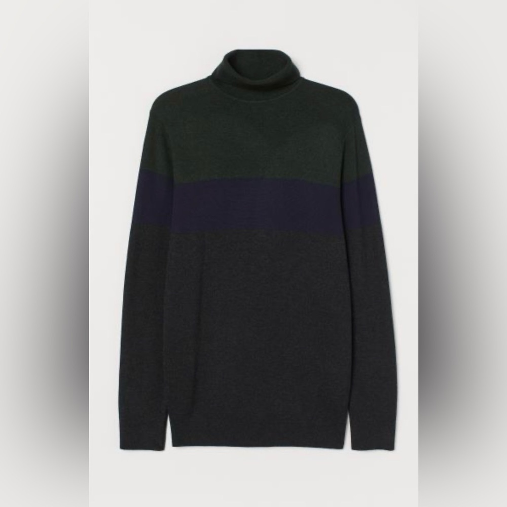 NEVER WORN - Fine Knit Turtle Neck Sweater
